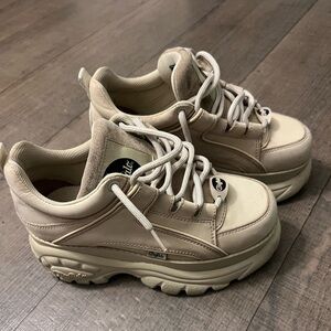 Buffalo London size 7